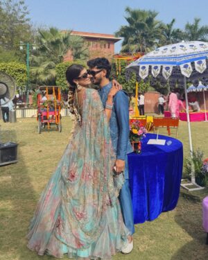 Bhavna Jain Instagram - Tum aankhon se batana hum samjh jayenge 🌺♥️

#couple #couplegoals #indiandesignerwear #indianwedding #carnivaloutfit #mehandilook #outfitinspiration #coupleoutfits #marriedlife #desi #desioutfits #shaddi #summerweddings