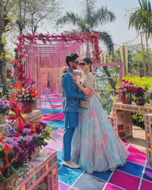 Bhavna Jain Instagram - Tum aankhon se batana hum samjh jayenge 🌺♥️

#couple #couplegoals #indiandesignerwear #indianwedding #carnivaloutfit #mehandilook #outfitinspiration #coupleoutfits #marriedlife #desi #desioutfits #shaddi #summerweddings