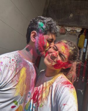 Bhavna Jain Instagram - Bura na maano, Holi hai! ✨💕

#holi #holifestivalofcolours #festivalofcolours #indianfestival #couplegoals #cutecouple #couplephotos #marriedcouples #husbandandwife #holivibes #colors #holifestivalofcolours #holicelebration #2025 #lover #festival #desi #desivibes #aesthetic #aestheticcontent