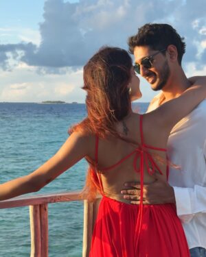Bhavna Jain Instagram - I knew the second I met you that there was something about you I needed. Turns out it wasn’t something about you at all. It was just you. ♥️🥰

Sachin’s fit : @hm 
Bhavna’s fir : @shopdiris 

#couplegoals #travel #beachvacay #beachvacation #summervibes☀️ #summertime #beachbody #outfitinspiration #backless #coupletravel #coupleposes #aesthetic #pinterestideas #relationships #lovequotes #relationshipquote #lover