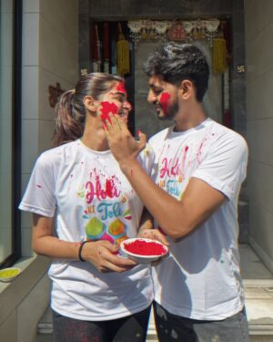 Bhavna Jain Instagram - Bura na maano, Holi hai! ✨💕

#holi #holifestivalofcolours #festivalofcolours #indianfestival #couplegoals #cutecouple #couplephotos #marriedcouples #husbandandwife #holivibes #colors #holifestivalofcolours #holicelebration #2025 #lover #festival #desi #desivibes #aesthetic #aestheticcontent