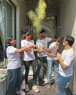 Bhavna Jain Instagram - Bura na maano, Holi hai! ✨💕

#holi #holifestivalofcolours #festivalofcolours #indianfestival #couplegoals #cutecouple #couplephotos #marriedcouples #husbandandwife #holivibes #colors #holifestivalofcolours #holicelebration #2025 #lover #festival #desi #desivibes #aesthetic #aestheticcontent