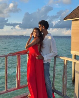 Bhavna Jain Instagram - I knew the second I met you that there was something about you I needed. Turns out it wasn’t something about you at all. It was just you. ♥️🥰

Sachin’s fit : @hm 
Bhavna’s fir : @shopdiris 

#couplegoals #travel #beachvacay #beachvacation #summervibes☀️ #summertime #beachbody #outfitinspiration #backless #coupletravel #coupleposes #aesthetic #pinterestideas #relationships #lovequotes #relationshipquote #lover