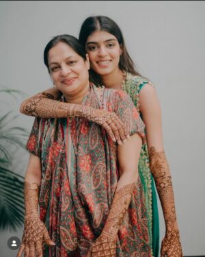 Bhavna Jain Instagram - Ab tumhara-mera ek hai kaarwan,
tum jahan mei waahan! 💕

#couplegoals #couplevideos #couplegoals❤ #mehandi #wedding #weddingideas #mehandifunction #mehandinight #brideandgroom #marriedlife #shaddiseason #shaddisquad #relationships #relationshipgoals #loveyou #lovelife #indianoutfit #indianwedding #indianwear