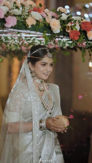 Bhavya Gowda Instagram - ✨ Beyond grateful for all the love you’ve showered on the promo 🫶
Your support means the world, and I can’t thank you enough for standing by me. 🥹

ನಿಮ್ಮೆಲ್ಲರ ಪ್ರೀತಿಗೆ ನನ್ನ ಧನ್ಯವಾದ ಹೇಳೋದಕ್ಕೆ ಮಾತುಗಳೇ ಸಲುತಿಲ್ಲ 
ನಾನು ನಿಮ್ಮೆಲ್ಲಾರಿಗೂ ಸಾದಾ ಚಿರಋಣಿ 🙏🤍
Trust the process… your Nidhi is truly so happy and filled with love because of YOU 🌸

✨ Felt like a dream in this custom-designed outfit 🤍 by @rentyourlook_by_chandangowda 
Huge love to the designer for creating this outfit just for me 🫶
The look wouldn’t have been complete without the beautiful jewel pieces which is from @velvetboxby 

And a special shoutout to @oneclick_photography._ for capturing it all so beautifully ❤️✨

Last but not the least thank you so much for the hairstyle @vittal_nandini 
#bhavyagowda670 #bhavya #nidhi#beingnidhi