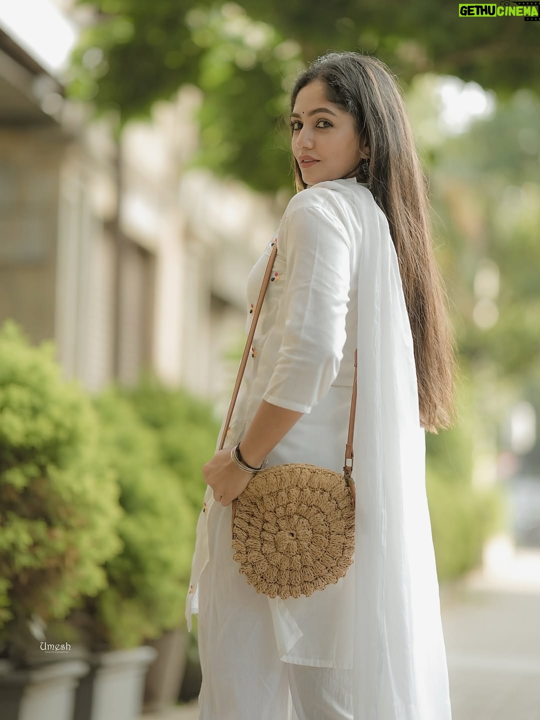 Bhavya Gowda - 271.9K Likes - 🤍
Captured by @umesh__photography___ @umeshphotography02 
forever favourite shoot❤️
#bg #bhavya #bhavyagowda #bhavyagowda670