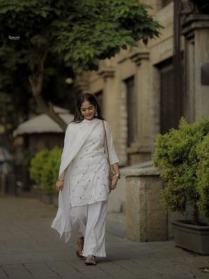 Bhavya Gowda Instagram - 🤍
Captured by @umesh__photography___ @umeshphotography02 
forever favourite shoot❤️
#bg #bhavya #bhavyagowda #bhavyagowda670