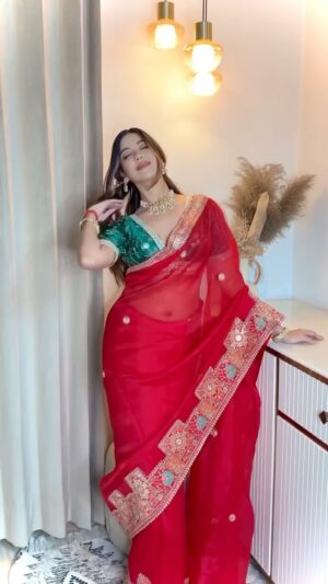 Bhavya Monga Instagram - GRWM rehearsals 2025👰‍♀️🫶🏻
Wearing @odhniworld 
On face:
@smashboxindia strobe cream 
@hudabeauty primer & foundation 
@diorbeauty concealer 
@fentybeauty stick contour
@hudabeauty liquid blush & setting powder
@smashboxcosmetics halo powder blush & contour
@benefitindia mascara
@officialswissbeauty liquid lipstick 

#grwm #prebridal #bridetobe #2025bride
[ grwm, makeup, saree, newlywed, bride to be, beauty, fashion ]