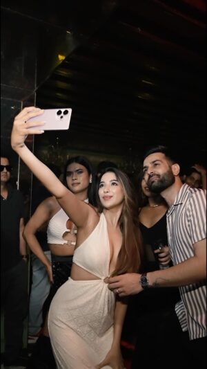 Bhavya Monga Instagram - Workās done, now itās party oāclock š
One shake and the lights are on ā itās giving full-on #AIPartyPhone vibes! š„
From crisp selfies to group shots, every frame turns out stunning with my #realme15Pro5G šø ā even in low light.
Thanks to the Triple 50MP Camera, every shot comes out crystal clear, no matter which lens you use.
Live Real In Every Shot
š¦ Pre-book yours now starting at just ā¹28,999/-*
Let the #realme15Series5G bring the party to your pocket š
#Ad