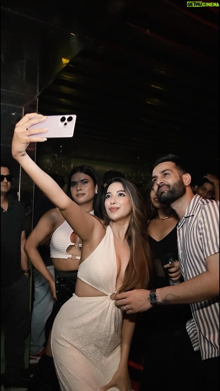 Bhavya Monga - 3 Likes - Work’s done, now it’s party o’clock 💃
One shake and the lights are on — it’s giving full-on #AIPartyPhone vibes! 🔥

From crisp selfies to group shots, every frame turns out stunning with my #realme15Pro5G 📸 — even in low light.
Thanks to the Triple 50MP Camera, every shot comes out crystal clear, no matter which lens you use.

Live Real In Every Shot

📦 Pre-book yours now starting at just ₹28,999/-*

Let the #realme15Series5G bring the party to your pocket 🎉
#Ad