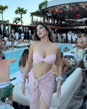 Bhavya Monga Instagram - So wanted to spend my special day at the first floating club and it was insaneeee!!
In @label_wildchild 🌼
#yona #yonabeachclub #floatingclub #thailand #phuket #birthday