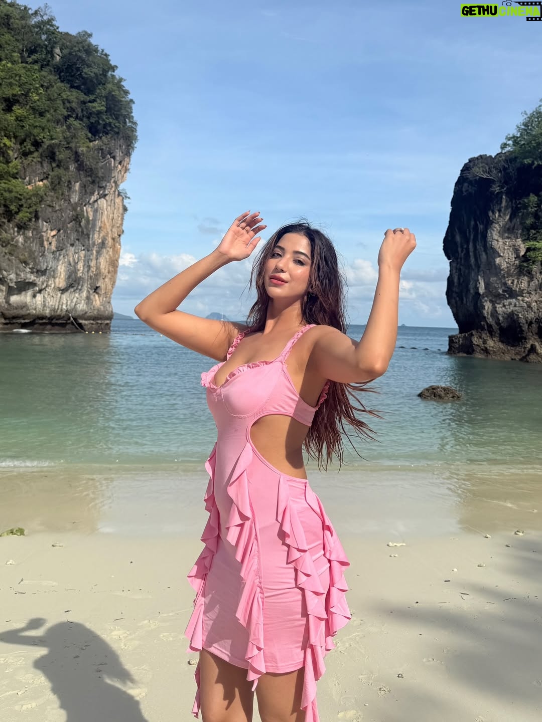 Bhavya Monga - 3 Likes - Some cute candids to make sunday better 🎀
