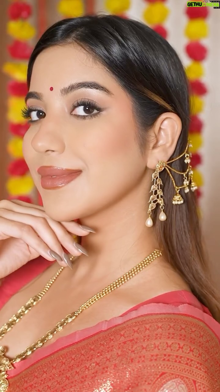 Bhavya Monga - 3 Likes - Glamming up for Pujo with my top makeup picks – flawless base, sparkly eyes, and that perfect pout ✨
🛒 Upto 60% off on your fave beauty brands from @myntrabeauty
Sale kicks off 20th Sept – wishlist now and shop later 

#MyntraBFF #Myntra3XDiscounts