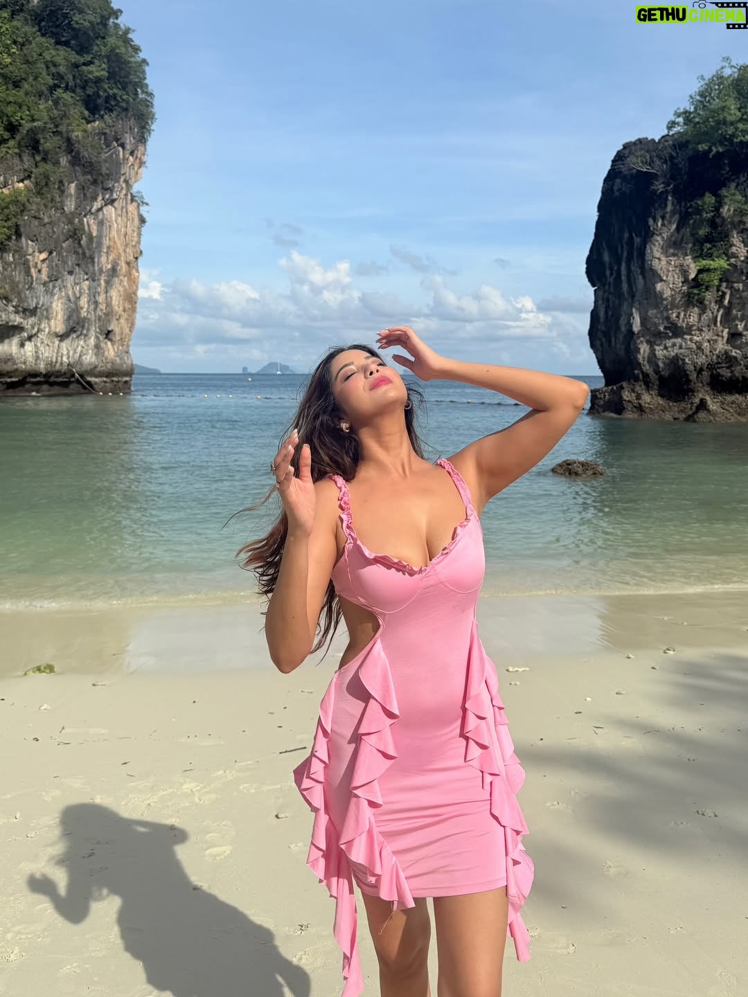 Bhavya Monga - 3 Likes - Some cute candids to make sunday better 🎀
