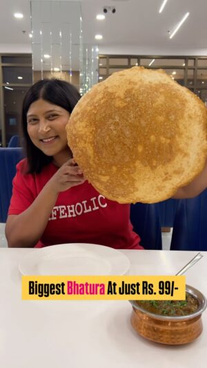 Bhawna Singla Instagram - Tag someone who can finish this Biggest Bhatura❤️👇
#bhatura #food #bhature #indianbreakfast #punjabifood #bhaturacholle #lassi #cholebhature #bestbreakfast #indianfood #foodheaven #punjabi #pindichole #chanabhatura #cafeholic