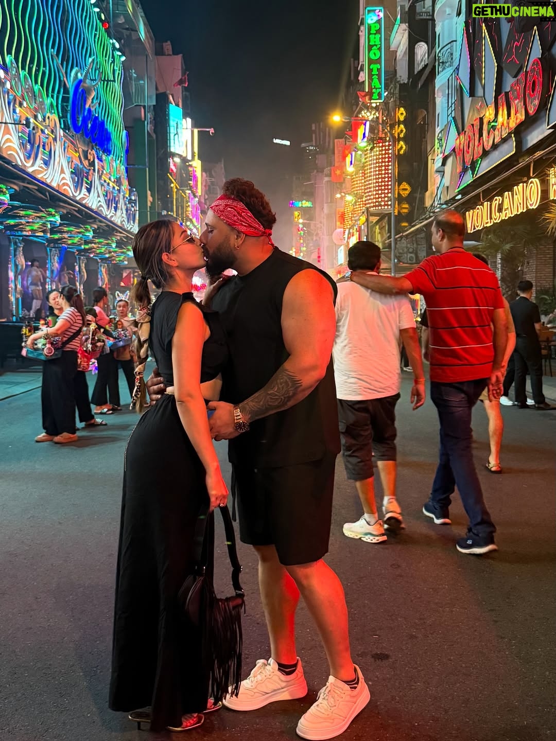 Bhumi Satija - 5K Likes - Him & i ❤️😍🧿

Wearing @bhumi_closet