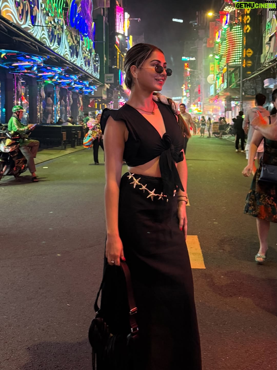 Bhumi Satija - 5K Likes - Him & i ❤️😍🧿

Wearing @bhumi_closet
