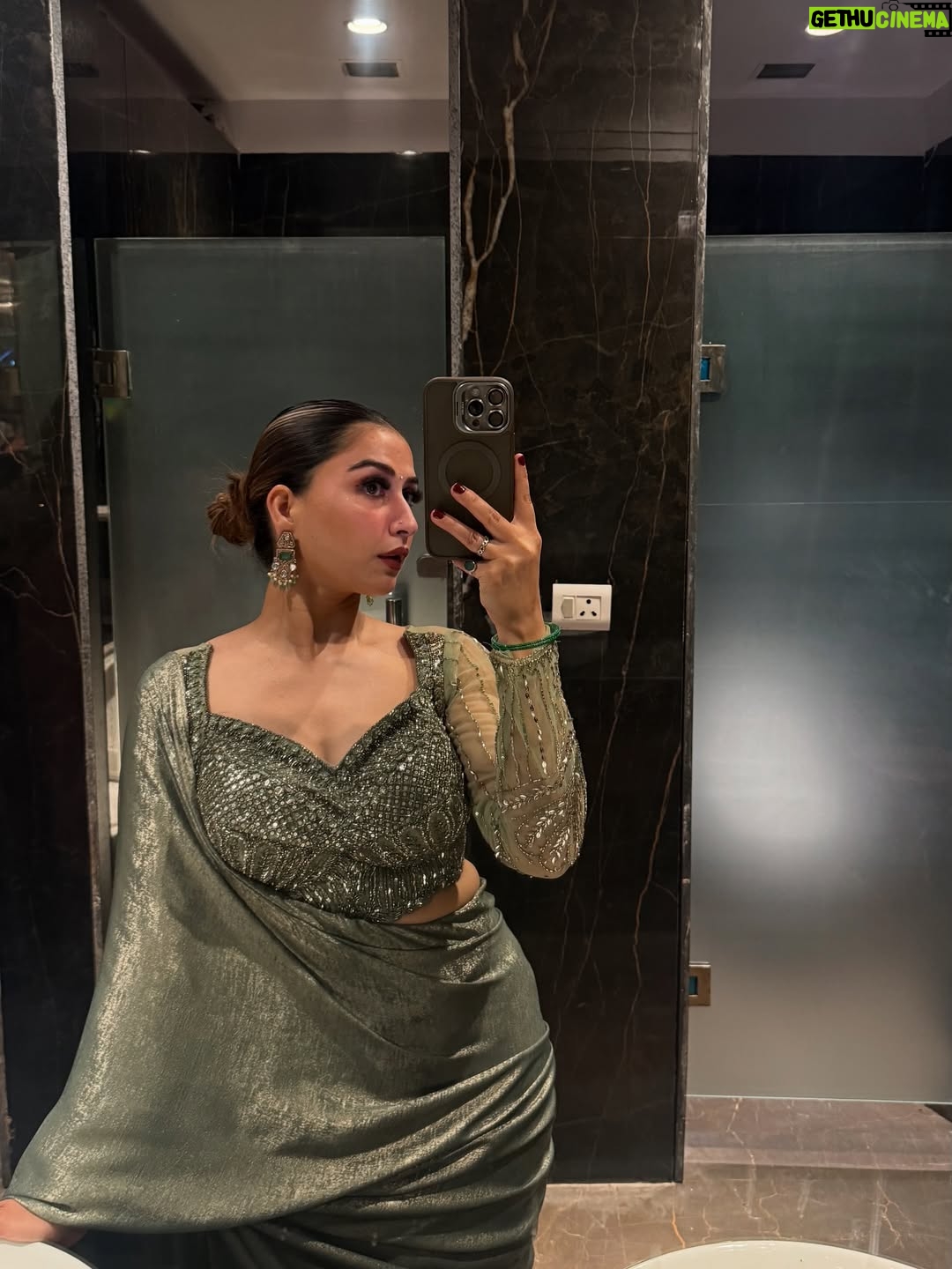Bhumi Satija - 4.3K Likes - Saree wali girll 🥰😍❤️