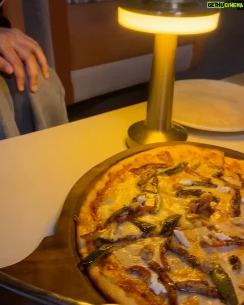 Bhumi Sharma - 623 Likes - Food is the way to my heart.

@baclaavi Great ambiance with amazing food perfect cozy combination! ❤️🤤🍽