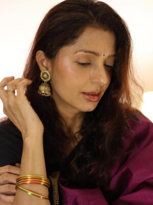 Bhumika Chawla Instagram - Gratitude 🙏 ❤️❤️

Rab da shukriya 🙏 ❤️❤️❤️
( take some time out of the busy days to thank God and the universe ) 

Living  in gratitude for everything . For this day . For sunlight . For the birds  chirping , for everything , for being safe in this country for the morning breeze …

I want to thank the FILM INDUSTRY ( and God )  for making me a part of them . To the TELUGU FILM  INDUSTRY  for the love I got, to the Hindi film  industry , Tamil film industry and all the other people I have worked with . For the people and audience who gave me love ( and to the characters I played :) …) 

What is this life without a little heartfelt ❤️ thank you . 
I feel so at home being in the south : Hyderabad and Chennai . 

Thank you God . 
Let’s find things to be grateful for each day . see the magic in gratitude 🙏 🙏🙏🙏🙏

.
.

Camera — @picks_era_sunil 
Make yo and hair - @nehaparmar_uk 

@divyang_parmar