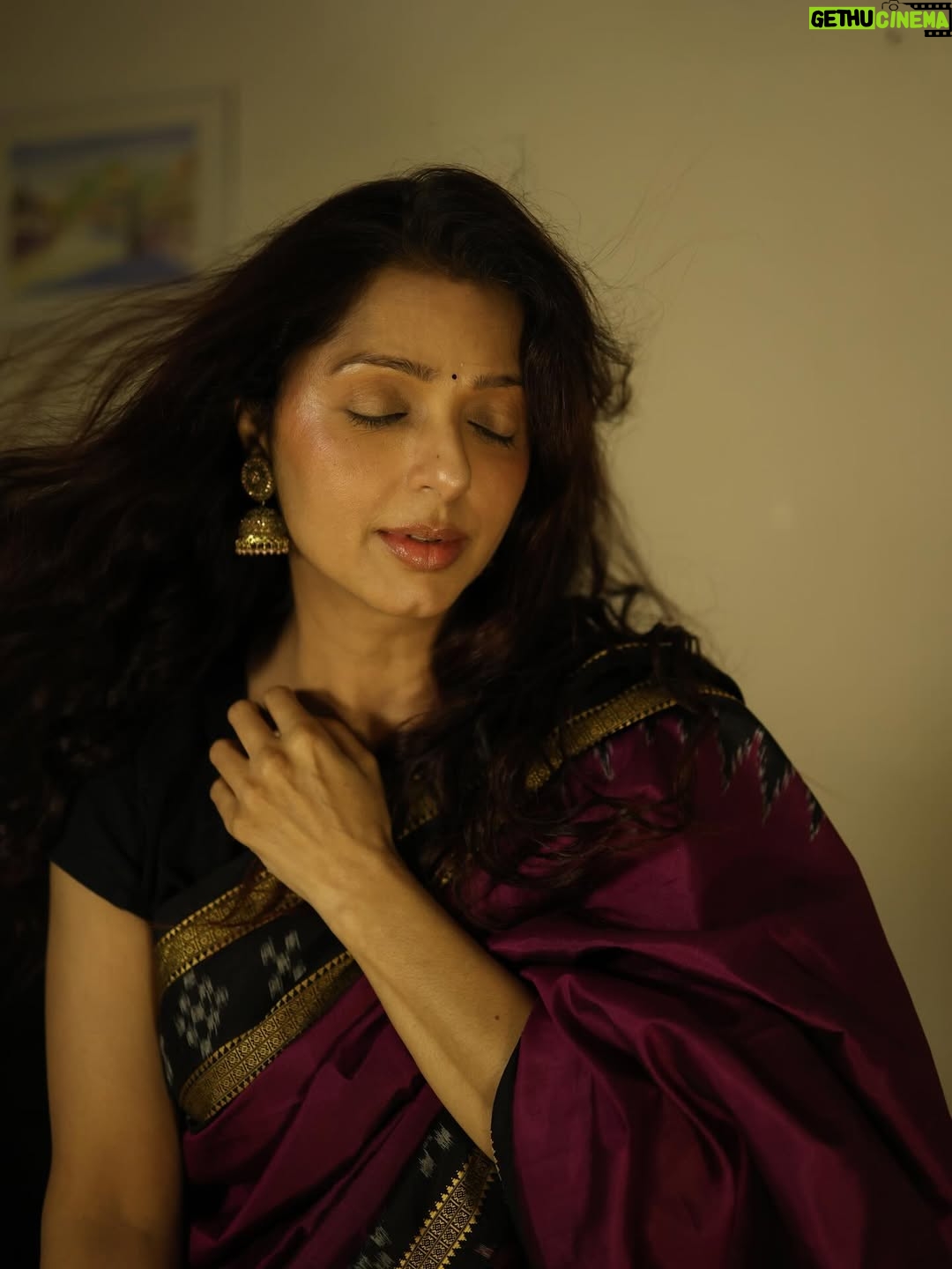 Bhumika Chawla - 188.3K Likes - Gratitude 🙏 ❤️❤️

Rab da shukriya 🙏 ❤️❤️❤️
( take some time out of the busy days to thank God and the universe ) 

Living  in gratitude for everything . For this day . For sunlight . For the birds  chirping , for everything , for being safe in this country for the morning breeze …

I want to thank the FILM INDUSTRY ( and God )  for making me a part of them . To the TELUGU FILM  INDUSTRY  for the love I got, to the Hindi film  industry , Tamil film industry and all the other people I have worked with . For the people and audience who gave me love ( and to the characters I played :) …) 

What is this life without a little heartfelt ❤️ thank you . 
I feel so at home being in the south : Hyderabad and Chennai . 

Thank you God . 
Let’s find things to be grateful for each day . see the magic in gratitude 🙏 🙏🙏🙏🙏

.
.

Camera — @picks_era_sunil 
Make yo and hair - @nehaparmar_uk 

@divyang_parmar