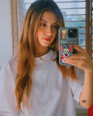 Bhumika Sharma Instagram - 🫶🏻 #sneakout #bhumuoye