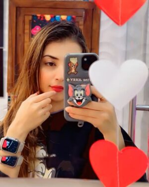 Bhumika Sharma Instagram - 🫶🏻 #sneakout #bhumuoye
