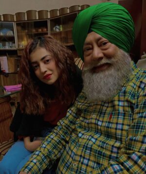 Bhumika Sharma Instagram - I still remember I was super excited and nervous on my first movie’s set sharing screen with the legendary @jaswinderbhalla sir , and then i heard a voice behind the camera it was bhalla sir , saying “ bht vdia shot ditta te kudiye punjabi bht sohni boldi hai” and thts it his encouraging words turned the nervousness into and ease.
You will be deeply missed, sir. Your absence is a profound loss that can never truly be filled, both for your family and for the industry you led with such grace. May you find eternal peace,and may God keep you close always. OM shanti 🙏
