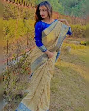 Bhumika Sharma Instagram - 🧿💙 #bhumuoye
#saree #love