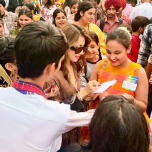 Bhumika Sharma Instagram - I go where I’m loved 💞and I bring love where I go 🧚🏻♀️ Usually, I don't get the chance to meet people who love me, but trust me, I love meeting people who care about me🫂🥰
#kripa #mahakal #mahadev 🕉️🙌🏻🙏
#thankful #universe #bhumuoye