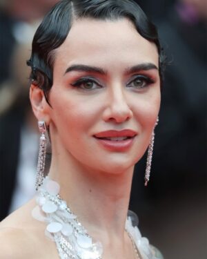 Birce Akalay Instagram - Last night, the 78th Cannes Film Festival opened with a magnificent ceremony. I would like to sincerely thank the entire BMW team for their warm hospitality second time during these unforgettable days, and the fully electric BMW i7 M70 for welcoming us with exceptional elegance and style.

•••

Dün akşam 78. Cannes Film Festivali’nin açılışı muhteşem bir tören ile gerçekleşti. Beni bu unutulmaz günlerde tüm içtenliği ile ikinci kez ağırlayan tüm BMW ekibine ve muazzam estetiği ve şıklığıyla karşılayan tamamen elektrikli BMW i7 M70 e teşekkür ederim. 

✨

@festivaldecannes @bmw @bmwturkiye 

#BMWxCannes #THEi7 
#CannesFilmFestival #Cannes2025

#işbirliği