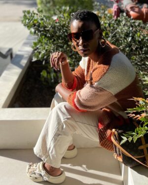 Bonnie Mbuli Instagram - It the rich colors that make Fall my favorite season. Find the perfect fall cardi , like this @lushclothing fave (link in bio) https://www.instudiobybonnie.com/. 📷 @hanniel_henna