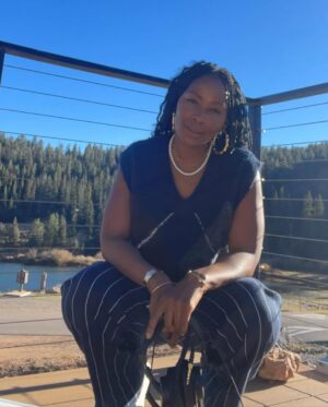 Bonnie Mbuli Instagram - You say Risk? i say how high ??! deejaying a gig🪩in the majestic Colorado mountains today, breathtaking ⛰️I’ve asked God for the wildest adventures and some scary feats and each time he goes beyond my expectations, never without a few tears and fears and moments of wondering wether i’m courageous or just foolish, but always a Father’s best. Oh, and these 🔥 linen pants, from #InstudiobyBonnie :- https://www.instudiobybonnie.com/