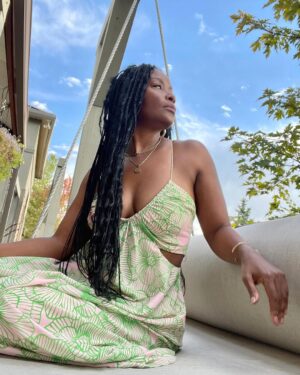 Bonnie Mbuli Instagram - Swinging couches and mountains ⛰️ squeezing in some summer dresses from my Clothing Rental Website before the first snow ..#InStudiobyBonnie : https://www.instudiobybonnie.com/ 👗 By @amurofficial #poweredbymodluxrent