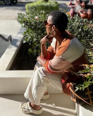 Bonnie Mbuli Instagram - It the rich colors that make Fall my favorite season. Find the perfect fall cardi , like this @lushclothing fave (link in bio) https://www.instudiobybonnie.com/. 📷 @hanniel_henna