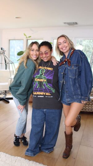 Brandi Cyrus Instagram - 👀👀👀 Stay tuuuned tomorrow!!!
New episode with Raven Symone 💖
