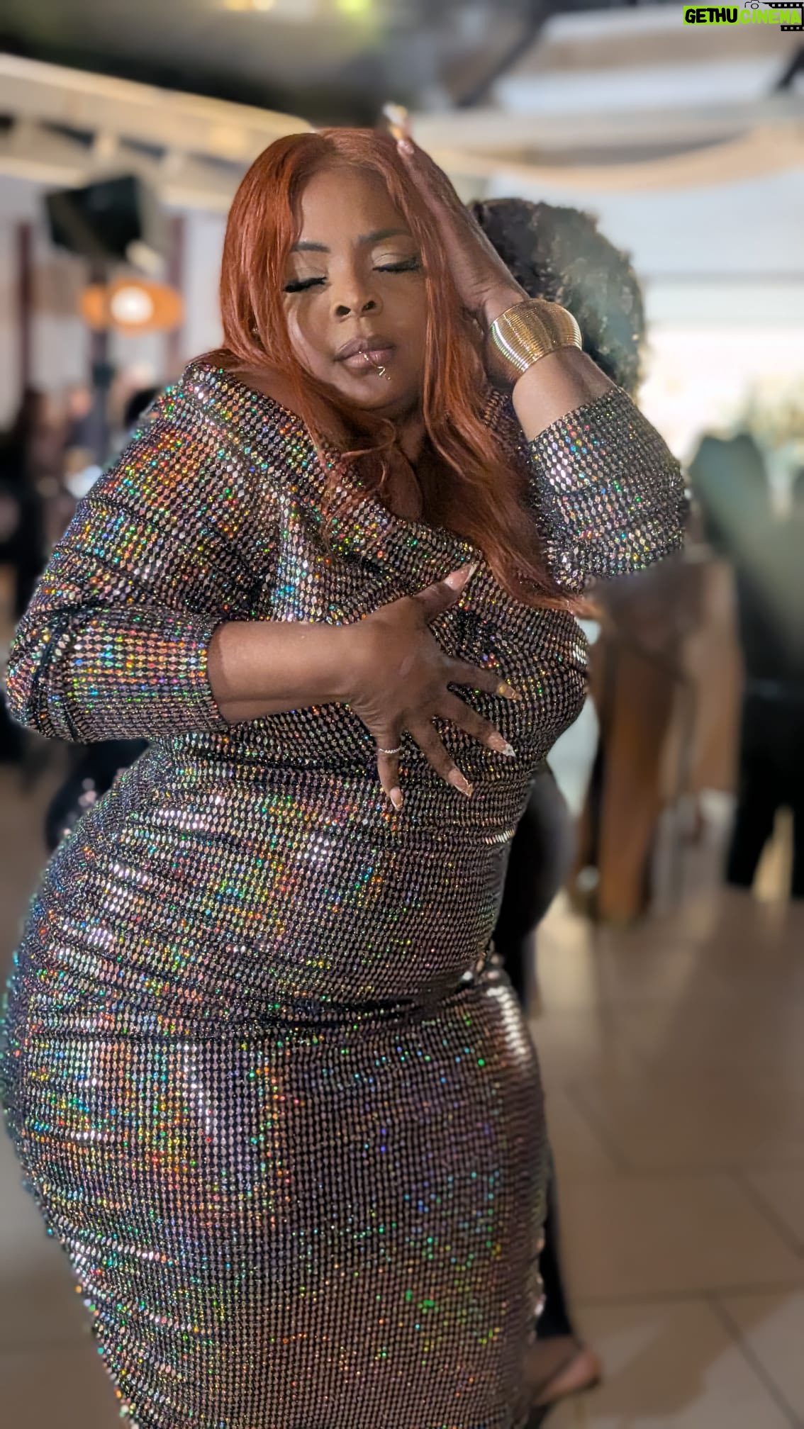 Brely Evans - 15.9K Likes - When you love YOURSELF you can dance alone when everybody is watching!! 😝
Lip ring by @jameelajahari_ 
Dress by @chicandcurvyboutique