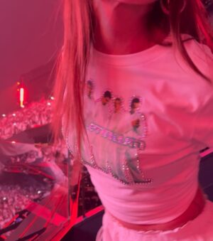 Brenda Song Instagram - Best night of my life. I 🤍 @backstreetboys .

Thank you @culkamania for going above and beyond to make this night so special for me. I don’t think he realized how real my fandom was. Easy to say- he does now. Haha.