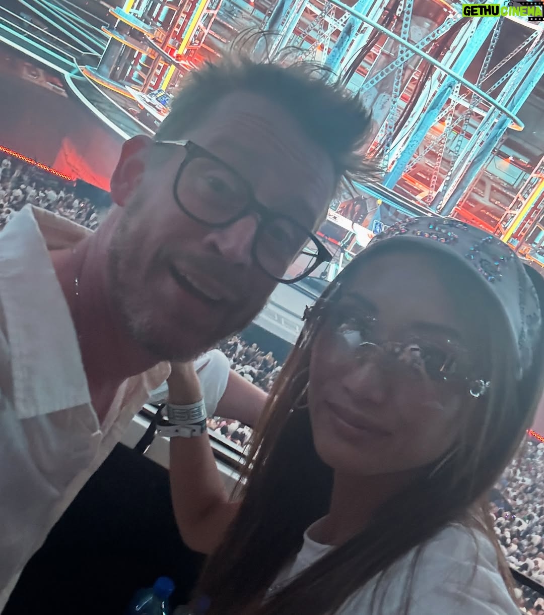Brenda Song - 638.9K Likes - Best night of my life. I 🤍 @backstreetboys .

Thank you @culkamania for going above and beyond to make this night so special for me. I don’t think he realized how real my fandom was. Easy to say- he does now. Haha.