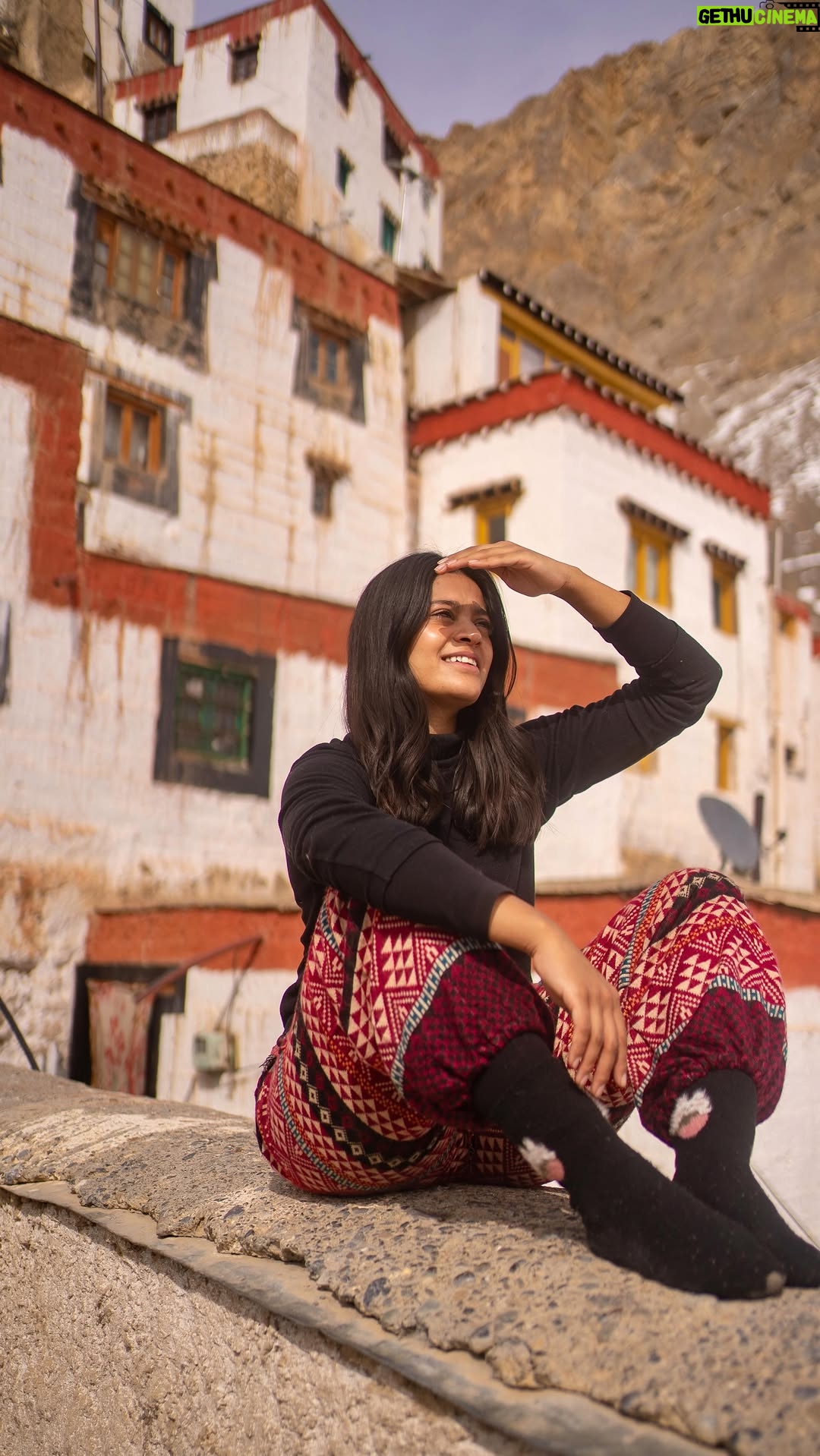 Brinda Sharma - 422.4K Likes - “Tumhen pahad passand hain ya samundar?” ❤️‍🩹

Starring none other than @camerawalebhaiya 👀
Shot by @joeysmovie 📸

#liveandlettravel #reelsindia #reelsinstagram