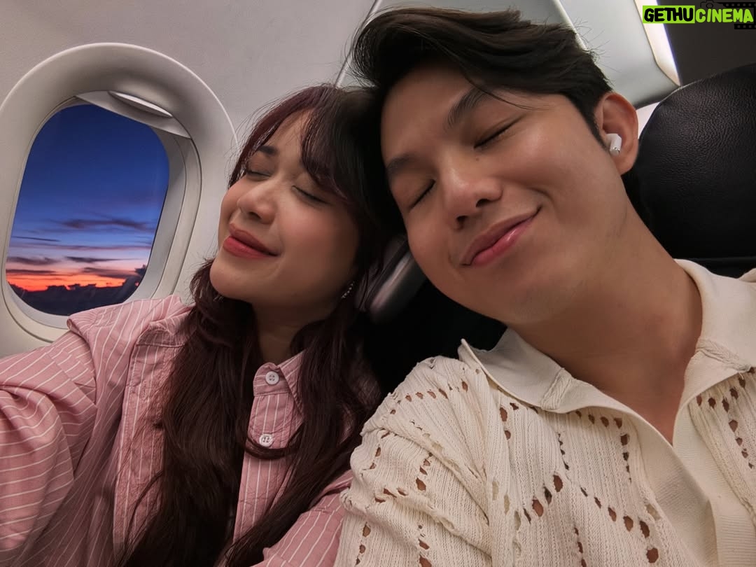 Brisia Jodie - 156.3K Likes - Happy birthday calon suamiku tersayang yang ke 27tahun! Ini kumpulan foto2 yg blm pernah di upload dari awal pdkt sampe jadian dan skrg udah resmi jadi tunangan hehe Thank you udah selalu baik, dewasa dan lucu. I’m so lucky to have u in my life. Selalu bareng sampai selamanya yaaa!🤍💓 pokoknya sehat dan panjang umur untuk kita semua Amin. I love you so much @jonathan.alden_ thank you udah nerima aku apa adanya🤍

Akan banyak upload birthday moment kamu hihi