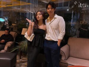 Brisia Jodie Instagram - Happy birthday calon suamiku tersayang yang ke 27tahun! Ini kumpulan foto2 yg blm pernah di upload dari awal pdkt sampe jadian dan skrg udah resmi jadi tunangan hehe Thank you udah selalu baik, dewasa dan lucu. I’m so lucky to have u in my life. Selalu bareng sampai selamanya yaaa!🤍💓 pokoknya sehat dan panjang umur untuk kita semua Amin. I love you so much @jonathan.alden_ thank you udah nerima aku apa adanya🤍

Akan banyak upload birthday moment kamu hihi