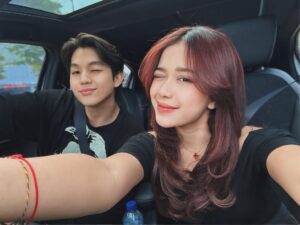 Brisia Jodie Instagram - Happy birthday calon suamiku tersayang yang ke 27tahun! Ini kumpulan foto2 yg blm pernah di upload dari awal pdkt sampe jadian dan skrg udah resmi jadi tunangan hehe Thank you udah selalu baik, dewasa dan lucu. I’m so lucky to have u in my life. Selalu bareng sampai selamanya yaaa!🤍💓 pokoknya sehat dan panjang umur untuk kita semua Amin. I love you so much @jonathan.alden_ thank you udah nerima aku apa adanya🤍

Akan banyak upload birthday moment kamu hihi