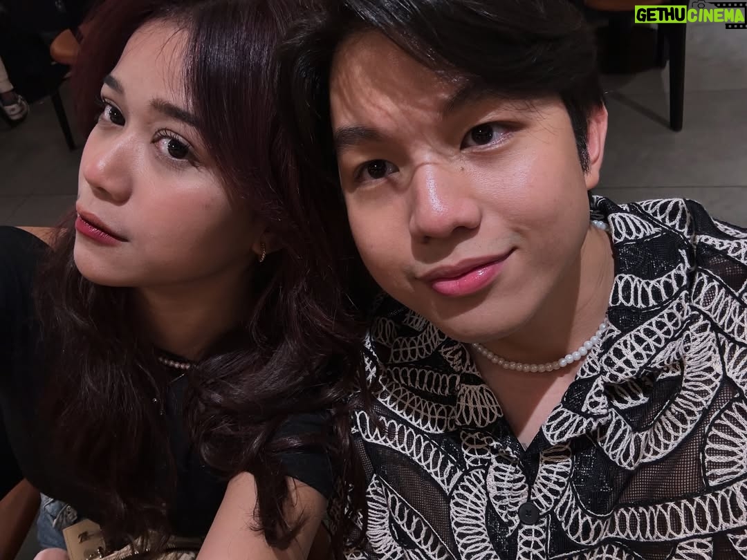 Brisia Jodie - 156.3K Likes - Happy birthday calon suamiku tersayang yang ke 27tahun! Ini kumpulan foto2 yg blm pernah di upload dari awal pdkt sampe jadian dan skrg udah resmi jadi tunangan hehe Thank you udah selalu baik, dewasa dan lucu. I’m so lucky to have u in my life. Selalu bareng sampai selamanya yaaa!🤍💓 pokoknya sehat dan panjang umur untuk kita semua Amin. I love you so much @jonathan.alden_ thank you udah nerima aku apa adanya🤍

Akan banyak upload birthday moment kamu hihi