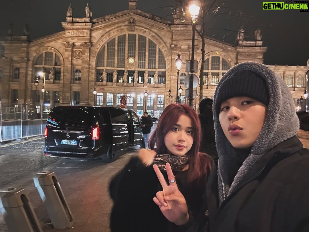 Brisia Jodie - 156.3K Likes - Happy birthday calon suamiku tersayang yang ke 27tahun! Ini kumpulan foto2 yg blm pernah di upload dari awal pdkt sampe jadian dan skrg udah resmi jadi tunangan hehe Thank you udah selalu baik, dewasa dan lucu. I’m so lucky to have u in my life. Selalu bareng sampai selamanya yaaa!🤍💓 pokoknya sehat dan panjang umur untuk kita semua Amin. I love you so much @jonathan.alden_ thank you udah nerima aku apa adanya🤍

Akan banyak upload birthday moment kamu hihi