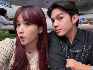 Brisia Jodie Instagram - Happy birthday calon suamiku tersayang yang ke 27tahun! Ini kumpulan foto2 yg blm pernah di upload dari awal pdkt sampe jadian dan skrg udah resmi jadi tunangan hehe Thank you udah selalu baik, dewasa dan lucu. I’m so lucky to have u in my life. Selalu bareng sampai selamanya yaaa!🤍💓 pokoknya sehat dan panjang umur untuk kita semua Amin. I love you so much @jonathan.alden_ thank you udah nerima aku apa adanya🤍

Akan banyak upload birthday moment kamu hihi