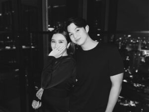 Brisia Jodie Instagram - Happy birthday calon suamiku tersayang yang ke 27tahun! Ini kumpulan foto2 yg blm pernah di upload dari awal pdkt sampe jadian dan skrg udah resmi jadi tunangan hehe Thank you udah selalu baik, dewasa dan lucu. I’m so lucky to have u in my life. Selalu bareng sampai selamanya yaaa!🤍💓 pokoknya sehat dan panjang umur untuk kita semua Amin. I love you so much @jonathan.alden_ thank you udah nerima aku apa adanya🤍

Akan banyak upload birthday moment kamu hihi