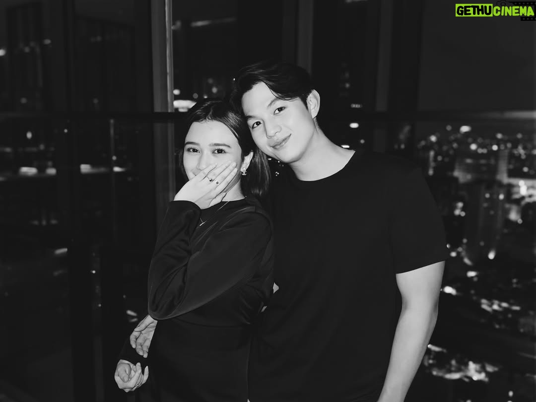 Brisia Jodie - 156.3K Likes - Happy birthday calon suamiku tersayang yang ke 27tahun! Ini kumpulan foto2 yg blm pernah di upload dari awal pdkt sampe jadian dan skrg udah resmi jadi tunangan hehe Thank you udah selalu baik, dewasa dan lucu. I’m so lucky to have u in my life. Selalu bareng sampai selamanya yaaa!🤍💓 pokoknya sehat dan panjang umur untuk kita semua Amin. I love you so much @jonathan.alden_ thank you udah nerima aku apa adanya🤍

Akan banyak upload birthday moment kamu hihi