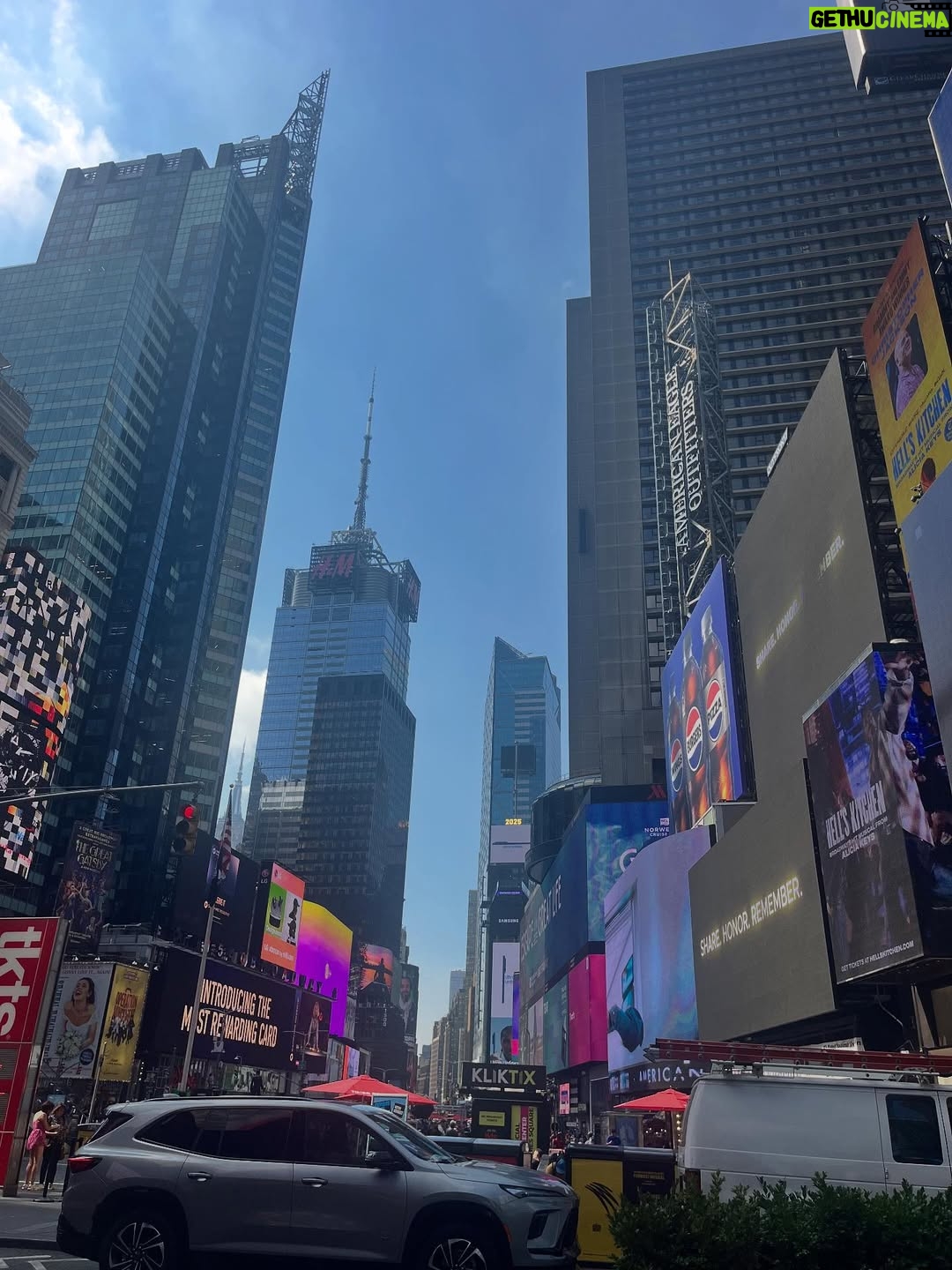 Brittany Wagner - 1K Likes - We ❤️ NYC … and Hamilton!