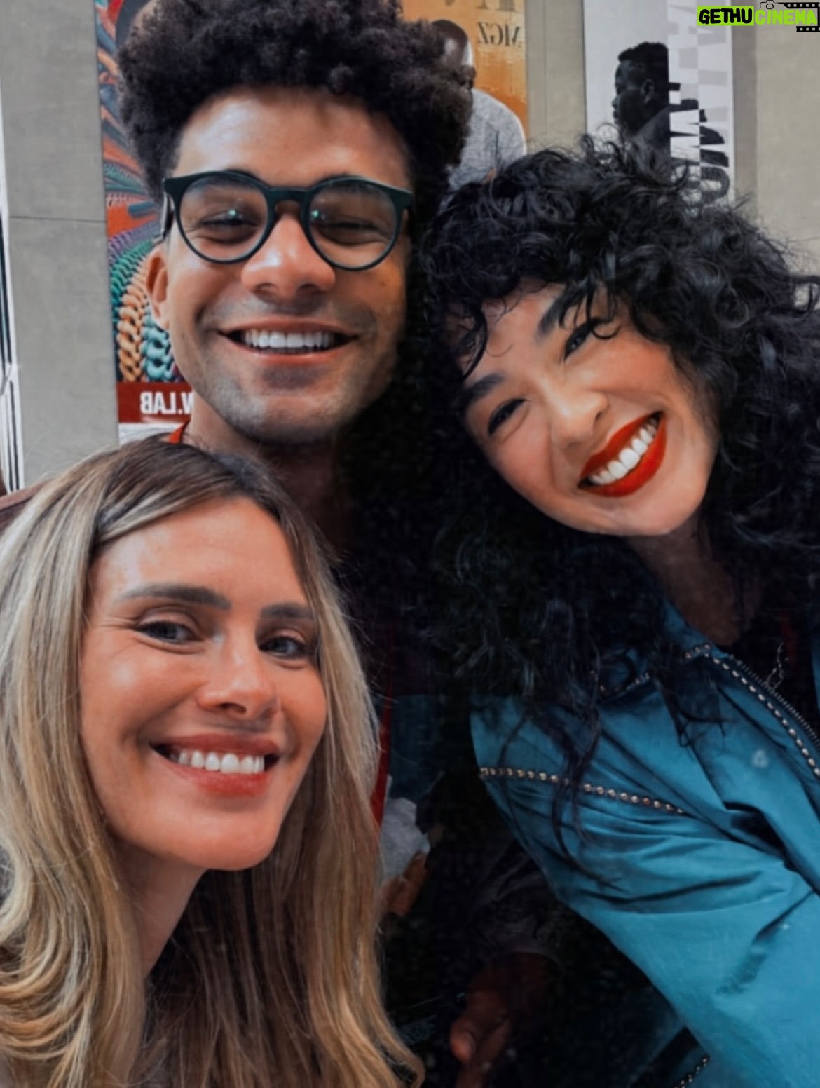 Bruna Aiiso - 1.6K Likes - Hoje é dia de me despedir de Suzana em Vale Tudo. Que alegria foi dar vida a essa personagem e compartilhar essa jornada com vocês! Sou imensamente grata ao público, sempre tão carinhoso comigo, com as minhas personagens e com o meu trabalho.

Um agradecimento especial a Patrícia Rache, Paulo Silvestrini e Manuella Dias pela confiança e pela oportunidade.

À equipe inteira, que faz essa engrenagem girar com tanto talento,  dedicação e respeito, meu muito obrigada.

E ao meu grupinho Tomorrow: Alice, Cacá, João e Lucas, obrigada pelas trocas, pela parceria e pela generosidade de cada dia e @mathsenra por ser uma das pessoas mais gentis e talentosas com quem já trabalhei. E @pedrobranciforte nossa terceira novela juntos e você sempre muito parceiro comigo. 

Valeu, Glô, por mais esse capítulo da minha história. 💛✨ #valetudo  Valeu Demais!